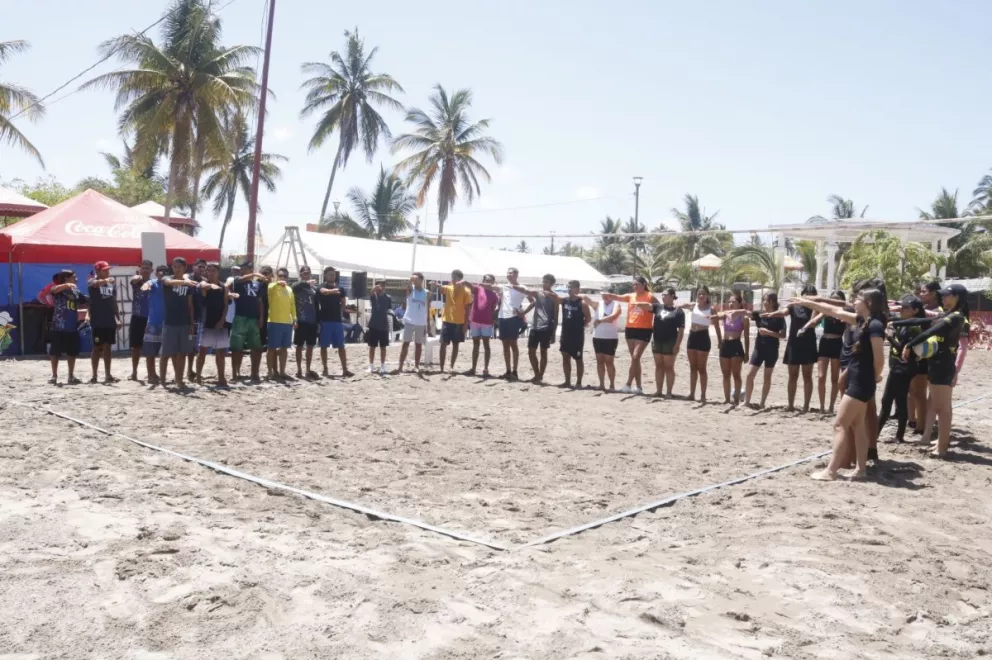  Ceremonia de apertura del Torneo Municipal Voleibol de Playa, de las tradicionales Fiestas del Marino. Foto: Cortesía