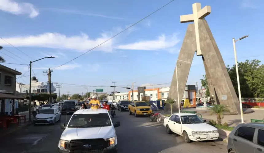 Realizan caravana en Elota en honor al futbolista, Manuel Aguilar. Foto: Cortesía