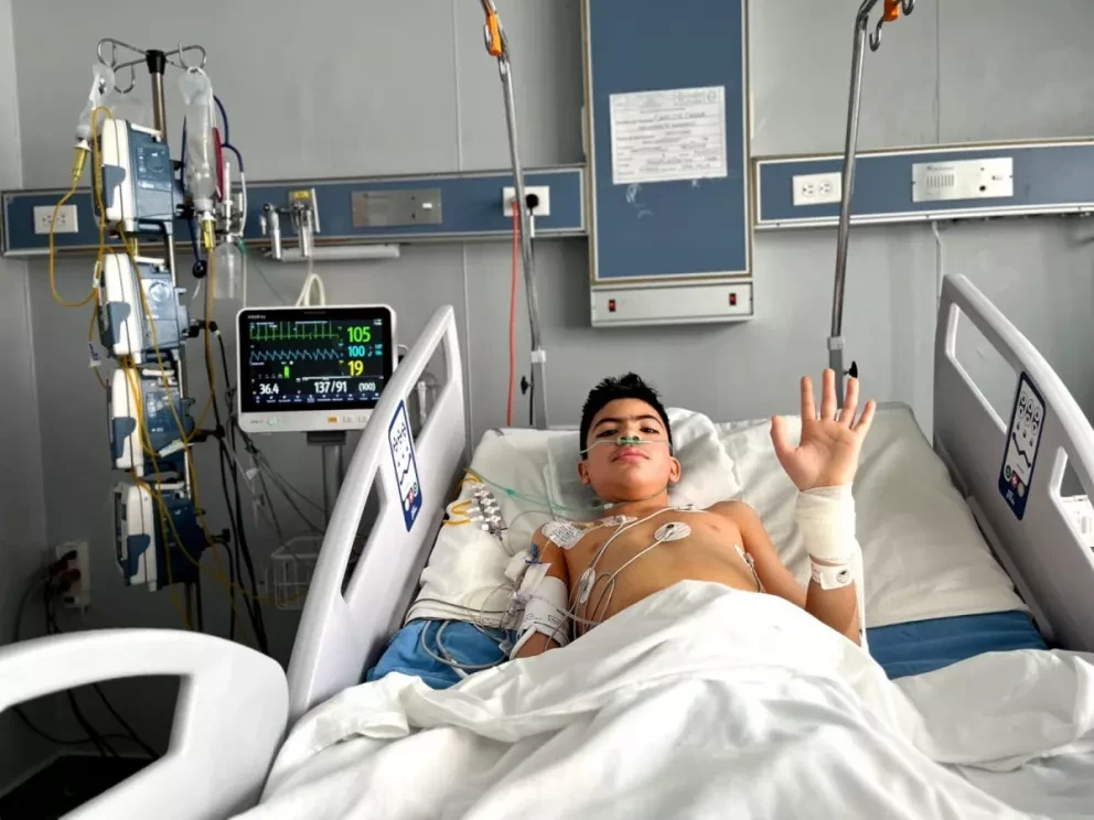 En un acto de amor, mamá le dona su riñón a su hijo Juan para salvarle la vida y el procedimiento resulta todo un éxito