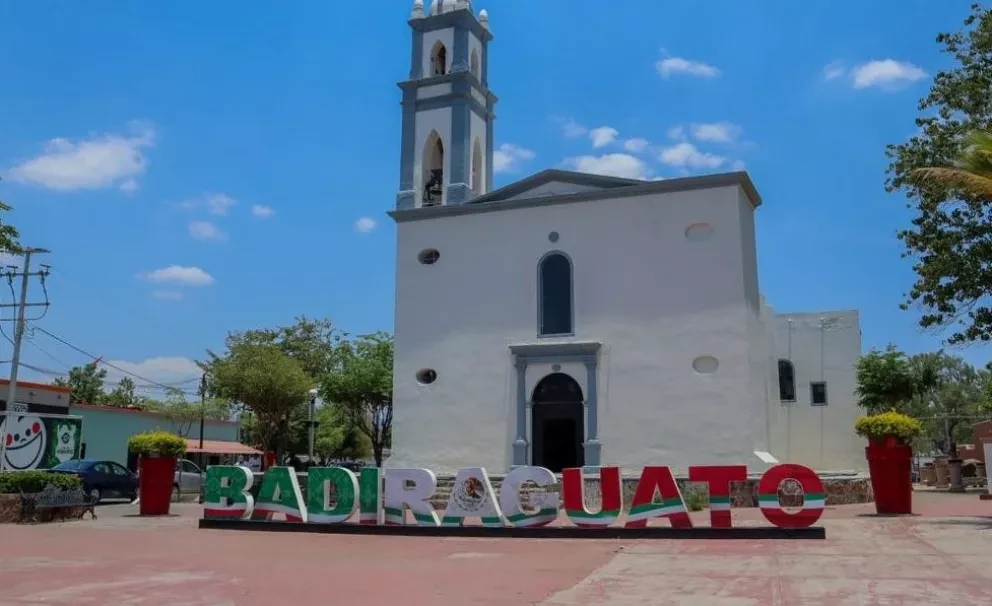 Ya viste como luce ahora Badiraguato; hermosos colores resaltan fachadas de las viviendas