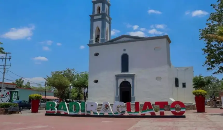 Ya viste como luce ahora Badiraguato; hermosos colores resaltan fachadas de las viviendas 