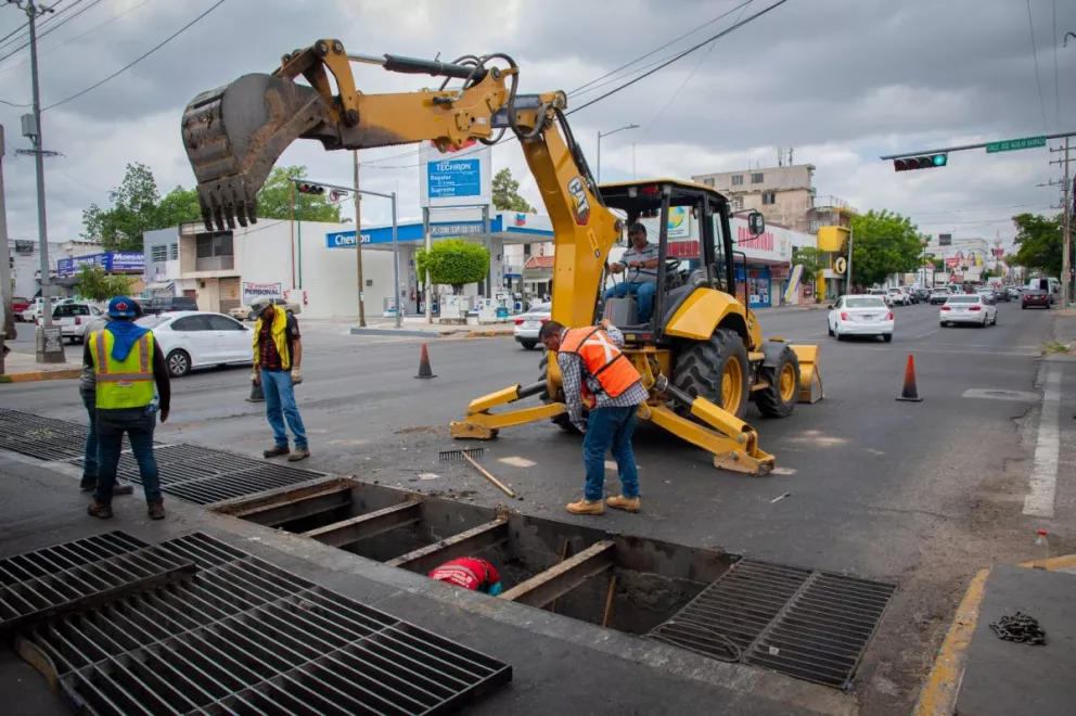 Realizan jornada de limpieza y desazolve de rejillas en Culiacán, previo al inicio de la temporada de lluvia. Foto: Cortesía