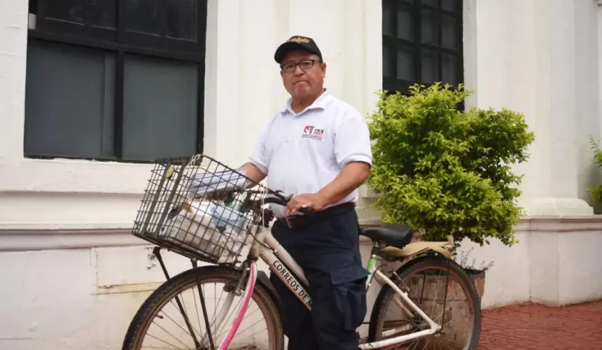 Con su oficio Elías va repartiendo alegrías por toda la ciudad de Navolato