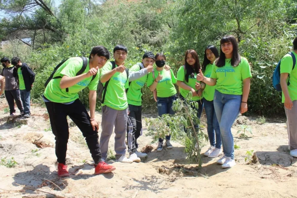 Estudiantes de COBACH La Presa durante jornada en rio tijuana FOTO ITSI RAZO