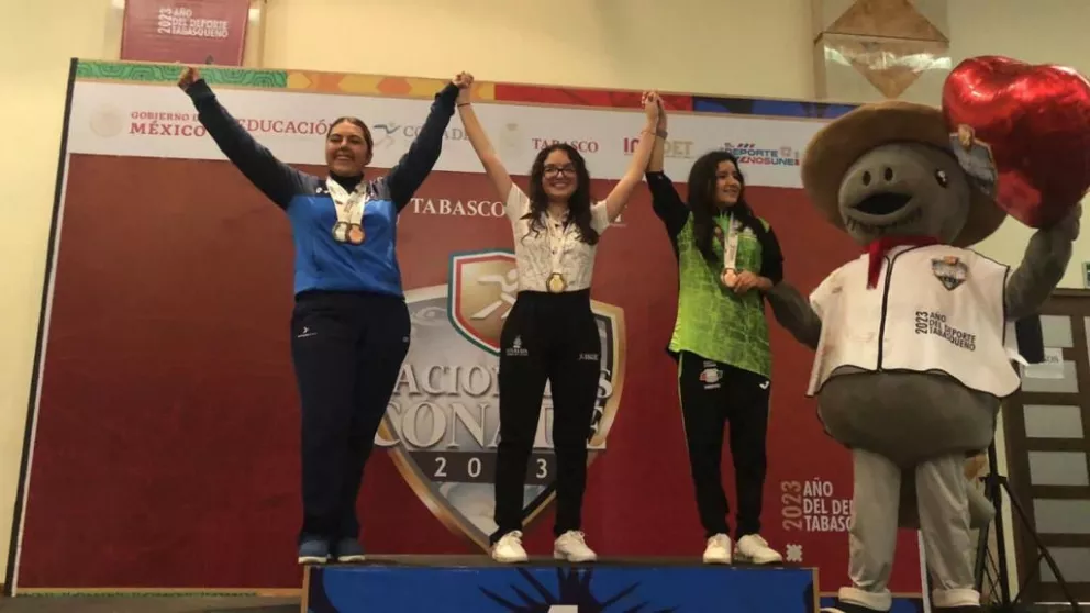 Rayda Eliza Leal Ruiz le otorga a la delegación sinaloense la primera medalla de oro en la modalidad de Ritmo mixto 10 minutos + 10 segundos femenil en ajedrez.