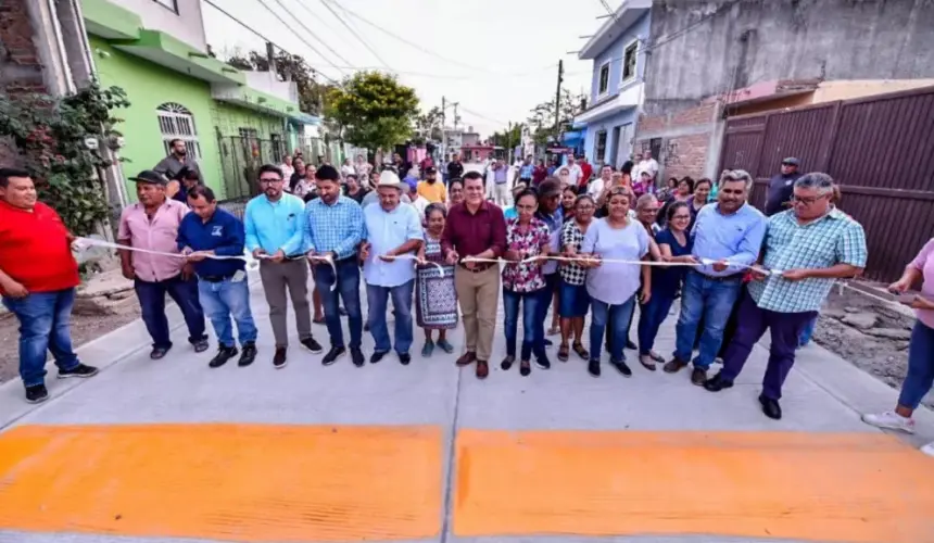 Inauguran calle pavimentada en la colonia Emiliano Zapata, en Mazatlán. Foto: Cortesía