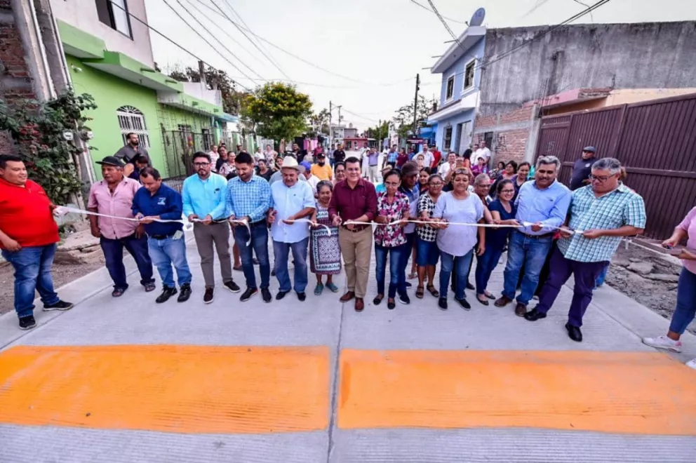 Inauguran calle pavimentada en la colonia Emiliano Zapata, en Mazatlán. Foto: Cortesía