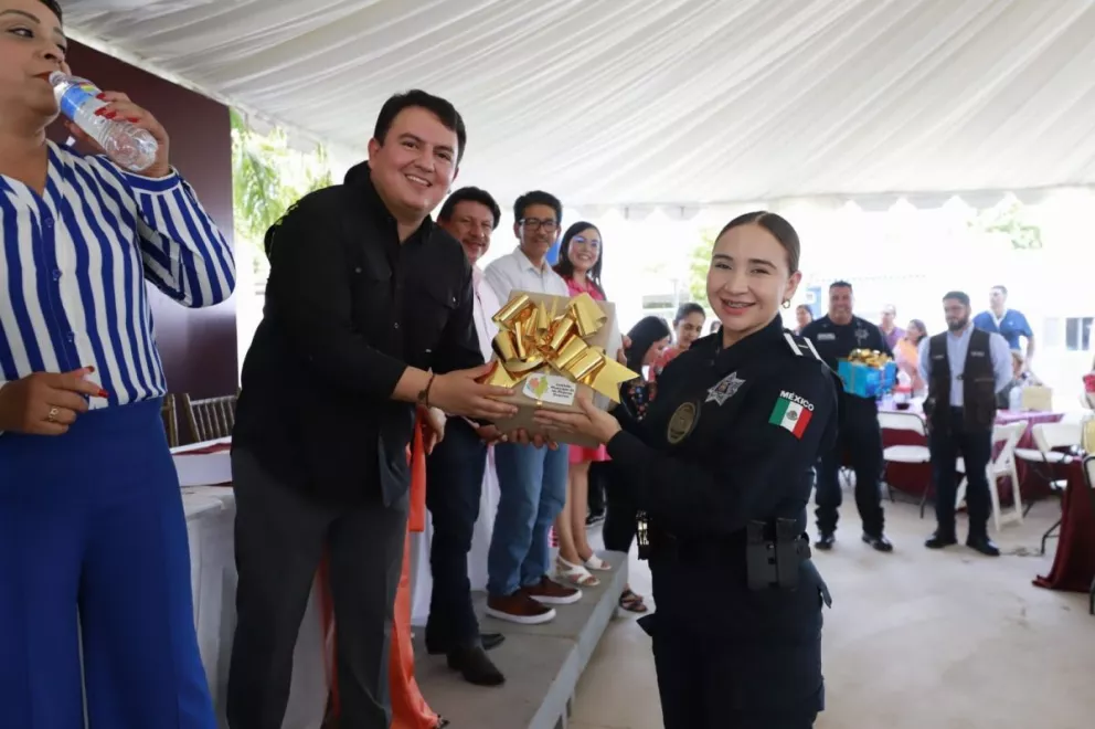 Policías de Guasave reciben homologación salarial en su día