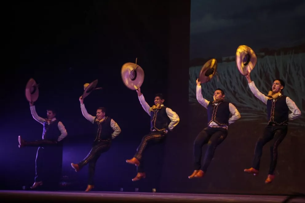 Clausura de los talleres de danza folclórica infantil y juvenil en Culiacán. Foto: Cortesía