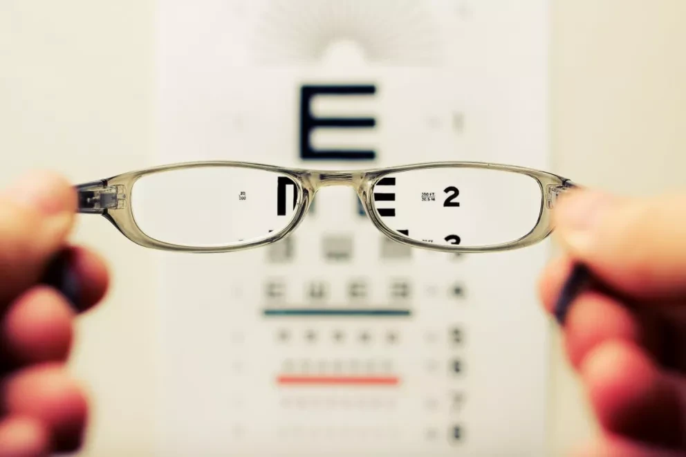 Guadalajara. Cómo acceder al programa de lentes gratuitos a personas con vista cansada. Foto: David Travis.