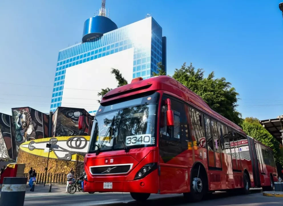El Metrobus de CDMX cumple 18 años y lo festeja Metrobús con puesta en marcha de su Nuevo Centro de Control.