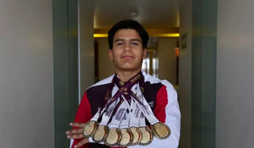 El gimnasta sinaloense, Aarón Ibarra Osuna, gana 7 medallas de oro en gimnasia de los Nacionales Conade 2023. Foto: Cortesía