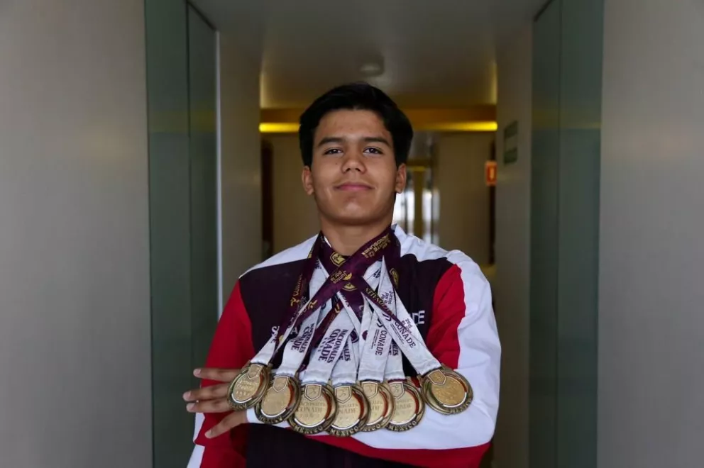 El gimnasta sinaloense, Aarón Ibarra Osuna, gana 7 medallas de oro en gimnasia de los Nacionales Conade 2023. Foto: Cortesía