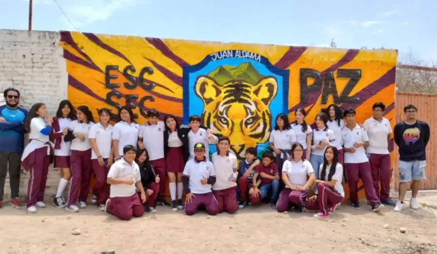 Estudiantes de la ETI #48 de El Tigre, Navolato, dejan huella con su mural por la Paz