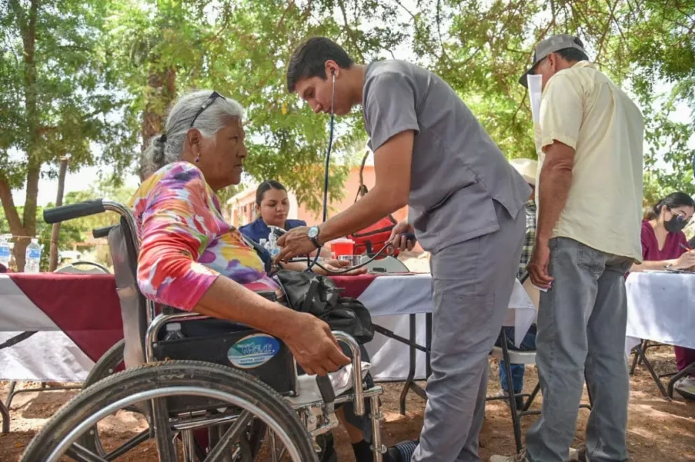 Los servicios del programa Bienestar en Tu Comunidad, llegaron al poblado de Huatabampito, en Ahome. Foto: Cortesía