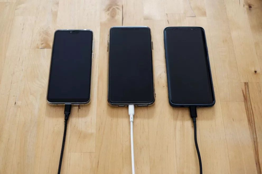 Recomendaciones para que la batería de tu celular te dure más tiempo y no se caliente. Foto: Pexels