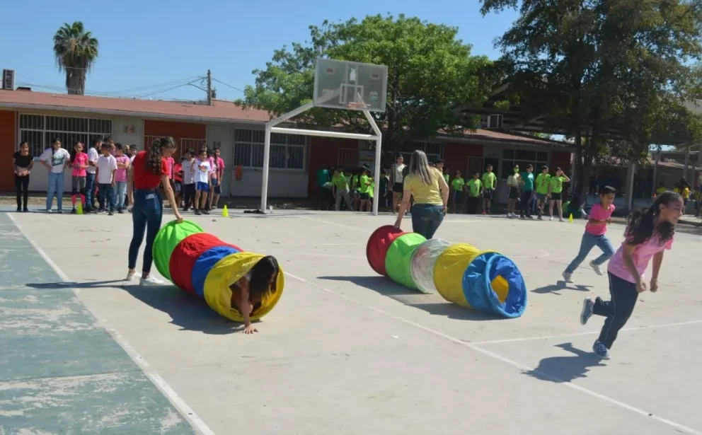 Los niños y niñas disfrutaron de un inolvidable momento junto a sus docentes. Foto: Juan Madrigal