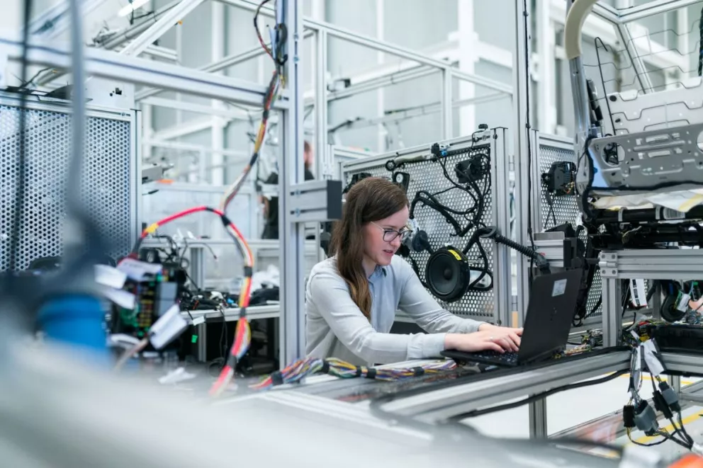 Día Internacional de la Mujer en la Ingeniería. Frases para felicitarlas. Foto: ThisisEngineering RAEng