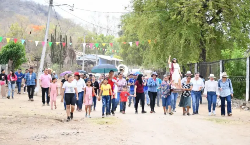 La fiesta patronal en honor a San Juan Bautista, que se organiza en el pueblo de Capirato, Mocorito, continúa más viva que nunca.