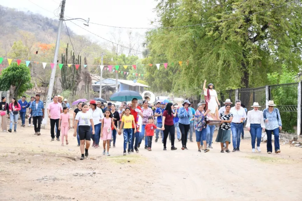 La fiesta patronal en honor a San Juan Bautista, que se organiza en el pueblo de Capirato, Mocorito, continúa más viva que nunca.