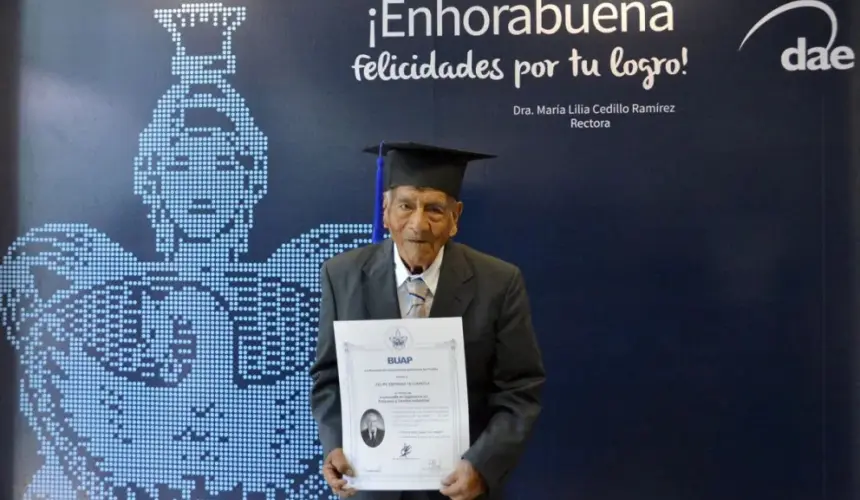 Puebla tiene un ingeniero en Procesos y Gestión Industrial; es Felipe Espinosa y sus 86 años logra graduarse en la BUAP