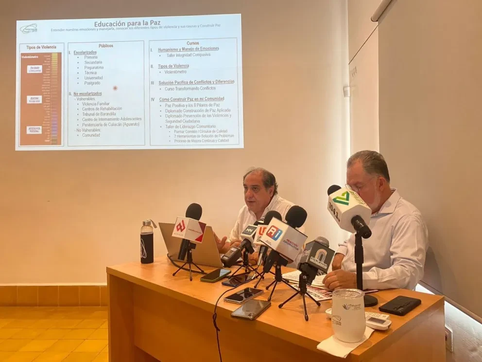 Javier Llausás Magaña, director de Construyendo Espacios de Paz, da a conocer el informe de Paz Culiacán del mes de mayo.