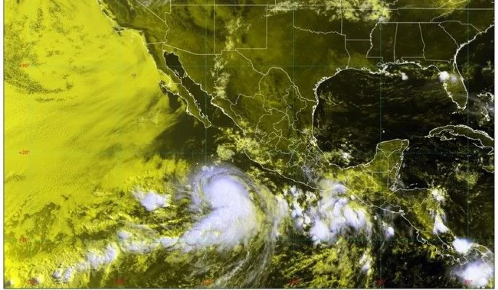 SMN. Adrián ya es  huracán categoría 1 en la escala Saffir-Simpson; dónde se localiza.