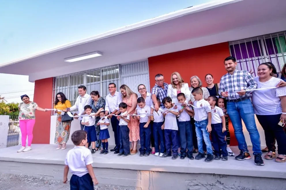 Inauguran salón de clases en el jardín de niños Gandhi, en el fraccionamiento Alameda, en Mazatlán. Foto: Cortesía