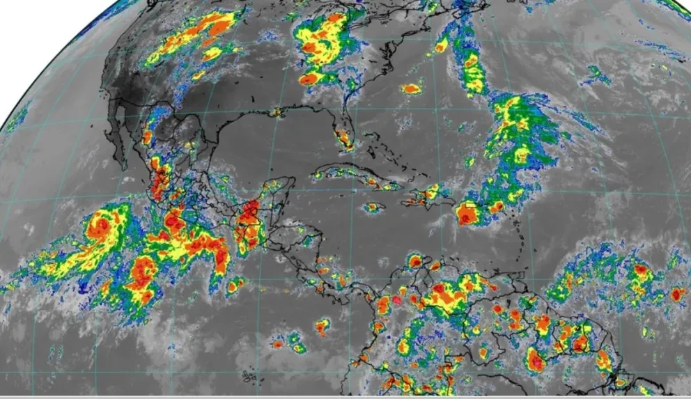 Tormenta tropical Beatriz podría tocar tierra en Michoacán, Colima o Jalisco.