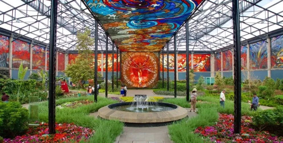 El Cosmovitral: Un paseo entre plantas, colores y arquitectura