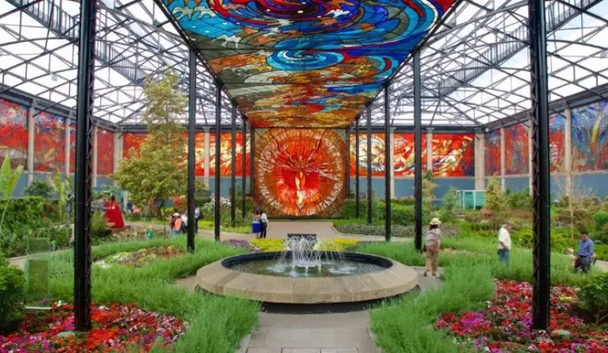 El Cosmovitral: Un paseo entre plantas, colores y arquitectura