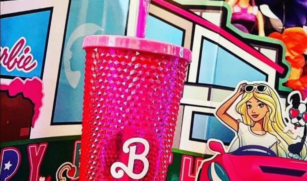 Vasos de la película de Barbie en Cinépolis. Foto: Café Retro 64