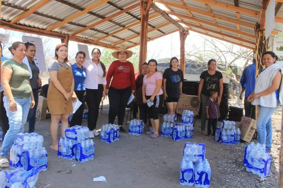 Entregan apoyos en comunidades afectadas por la sequía en Mocorito. Foto: Cortesía