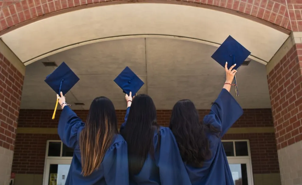 Frases para graduados de secundaria. Foto: Leon Wu