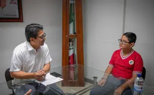  José Emiliano, de Guasave, ganador de la Olimpiada Estatal del Conocimiento, visita al alcalde, Martín Ahumada