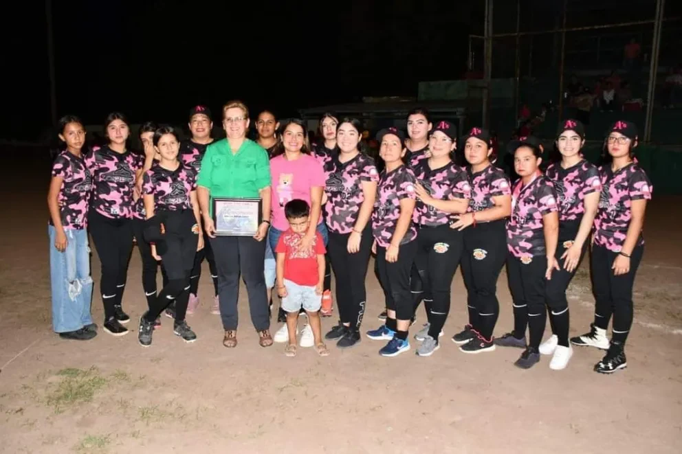 A sus 59 años de edad, Lucy Arenas, ha ganado una diversidad de campeonatos en las diferentes disciplinas deportivas, como atletismo, fútbol, voleibol y sóftbol.