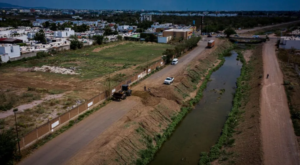 Culiacán. Reparan socavón registrado en el fraccionamiento Villas del Río.