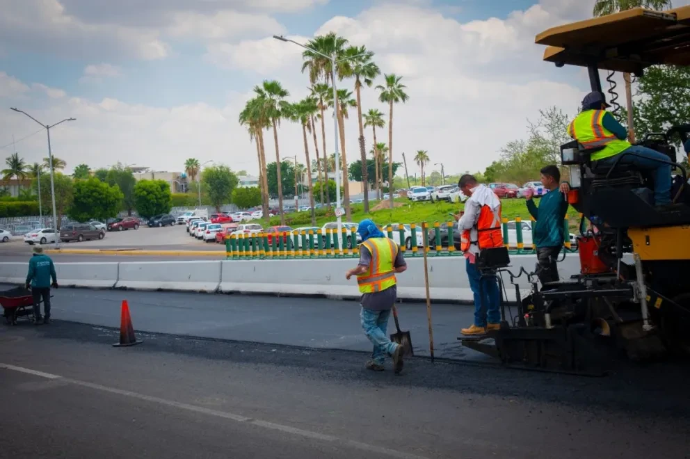 Culiacán. Tome sus precauciones realizan reencarpetado del bulevar Pedro Infante.