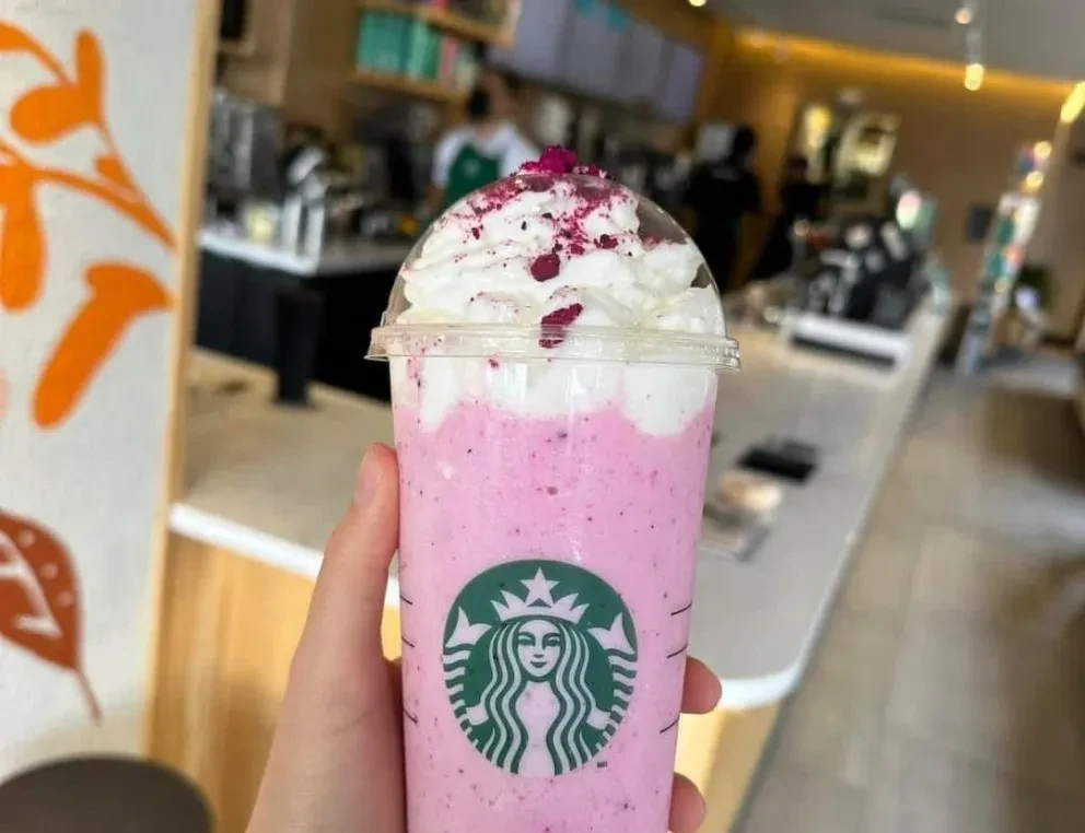 El frapuchino de Barbie de Starbucks. Foto: Cortesía