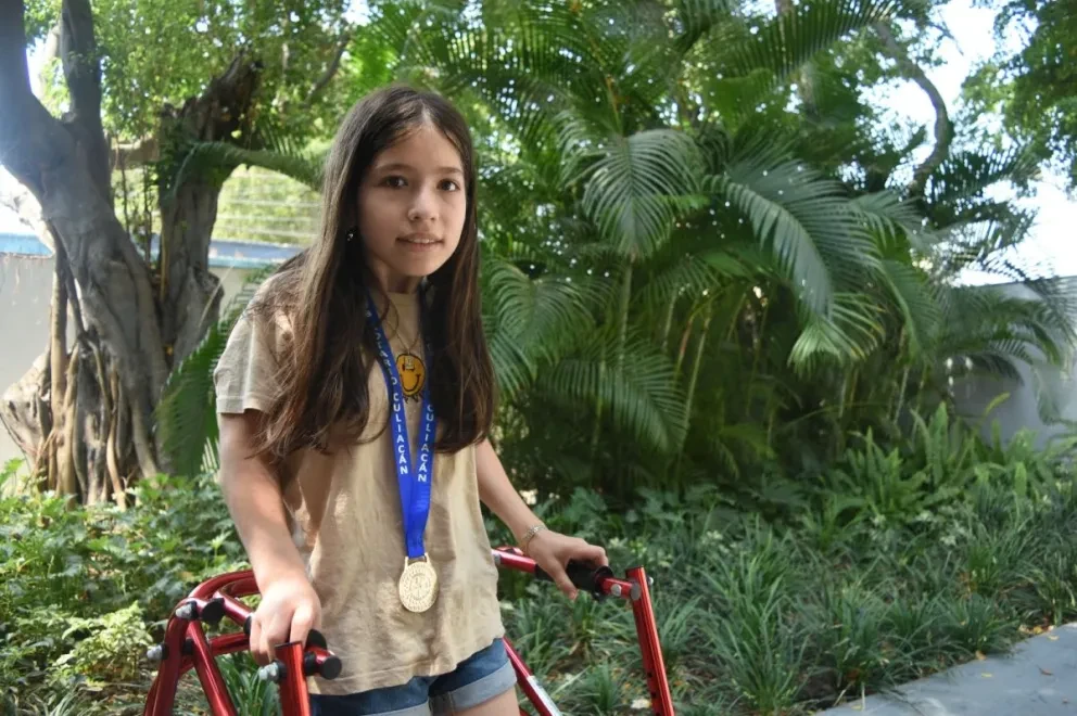 Sureymy Sandoval Sauceda, recibió la medalla “Ciudadano de bien” por parte de Suma Sociedad Unidad IAP y el Club Rotario Culiacán.