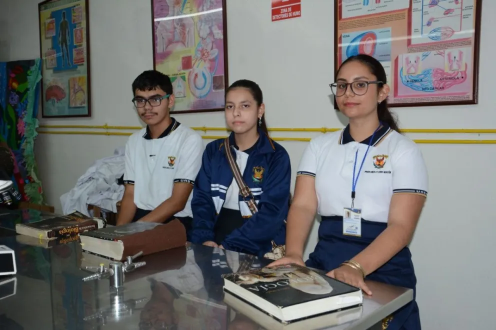 Estudiantes de la Flores Magón ser preseleccionados en la Olimpiada Nacional de Biología