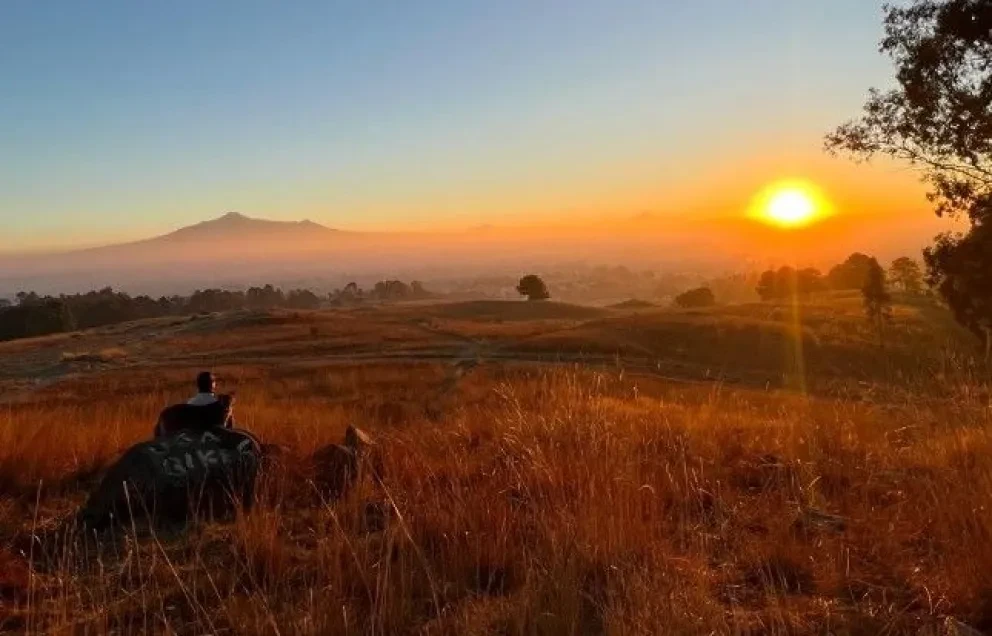 Una serena caminata matutina en el Cerro Zapoteco, Puebla para presenciar el espectacular amanecer