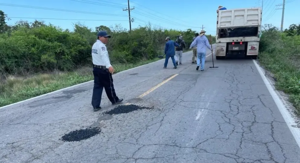 Hasta el próximo viernes, culminarán las labores de bacheo en la carretera, Escuinapa-Teacapán.