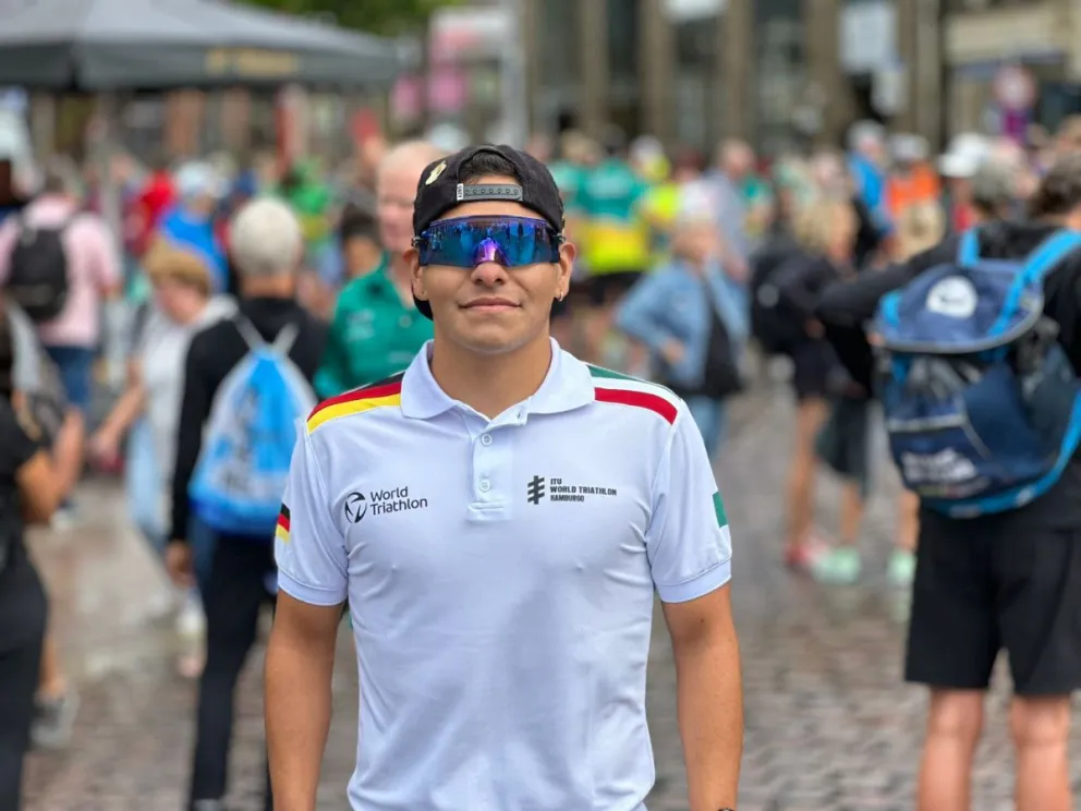 El sinaloense José Luis Zazueta obtiene medalla de plata en el campeonato mundial de triatlón en Hamburgo, Alemania.