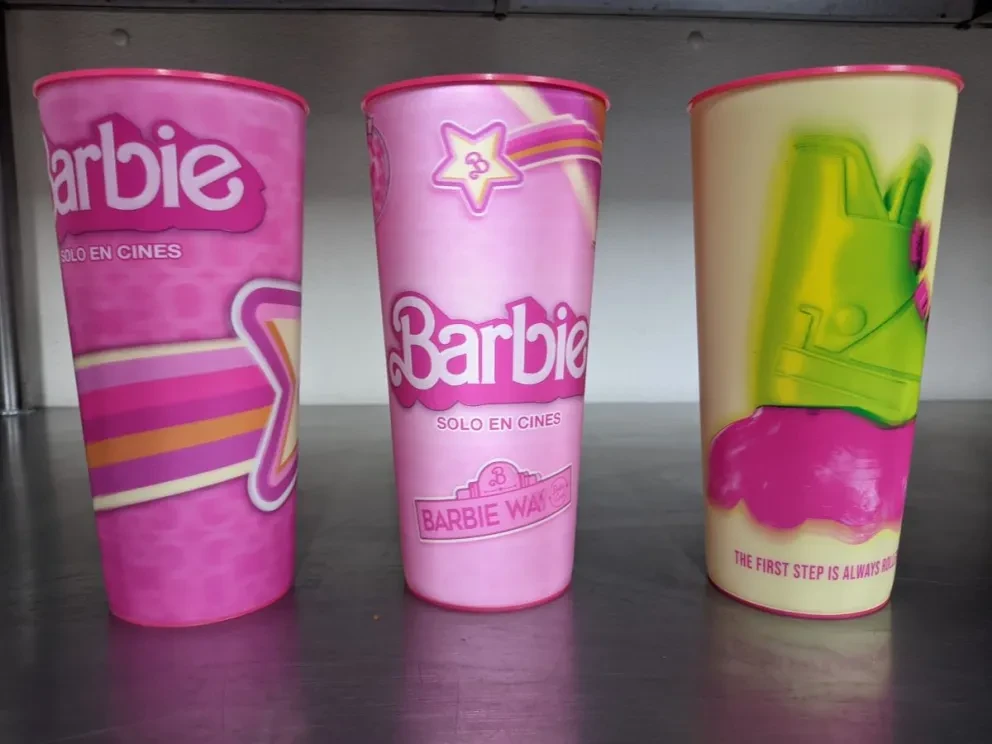 Cinemex ya puso a la venta los vasos de la película Barbie 2023. Foto: Cortesía