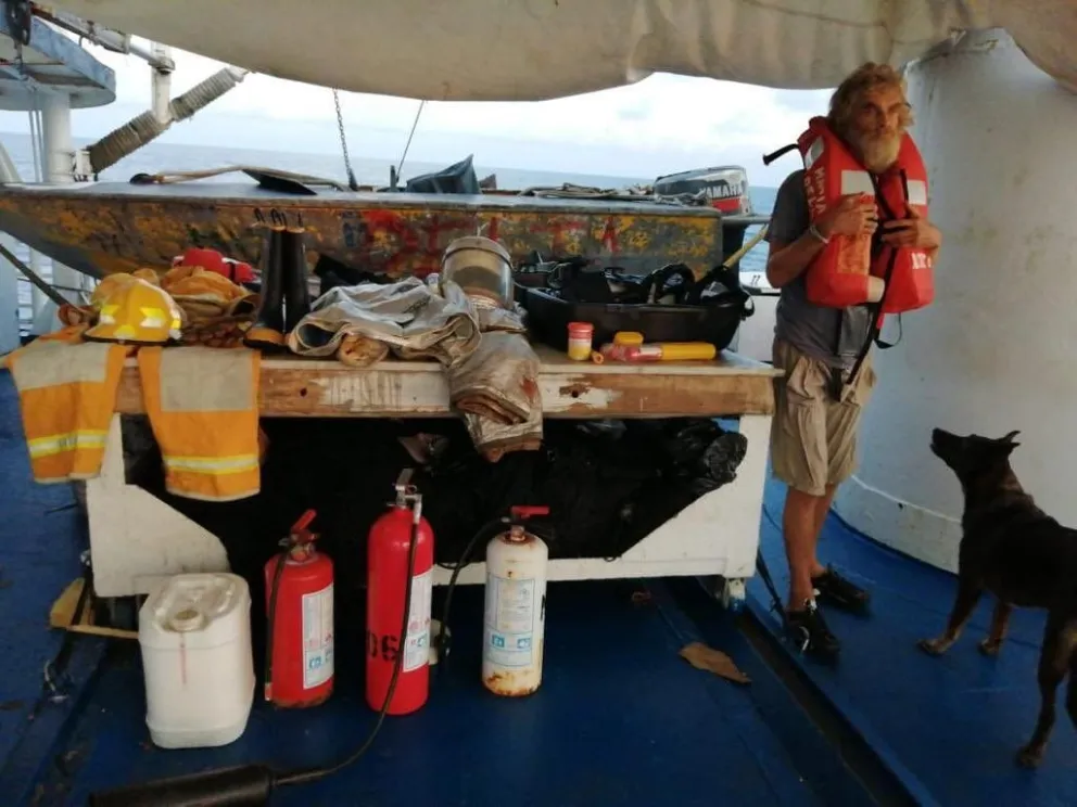 ¡De película! Barco atunero de Mazatlán rescata a náufrago y perrita con vida; llevaban tres meses en el mar