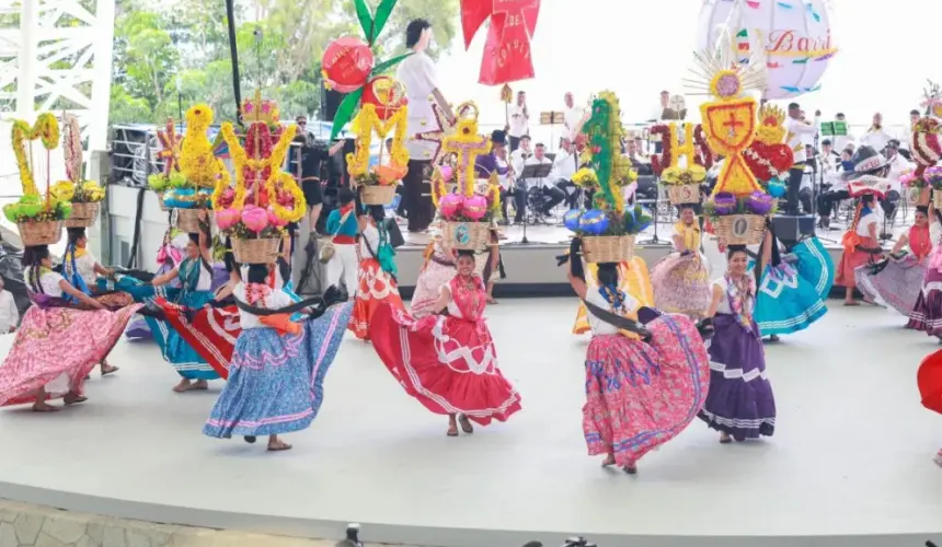 A la fiesta de la Guelaguetza de Oaxaca, también se le conoce como “Fiesta de los Lunes del Cerro”. Foto: Cortesía