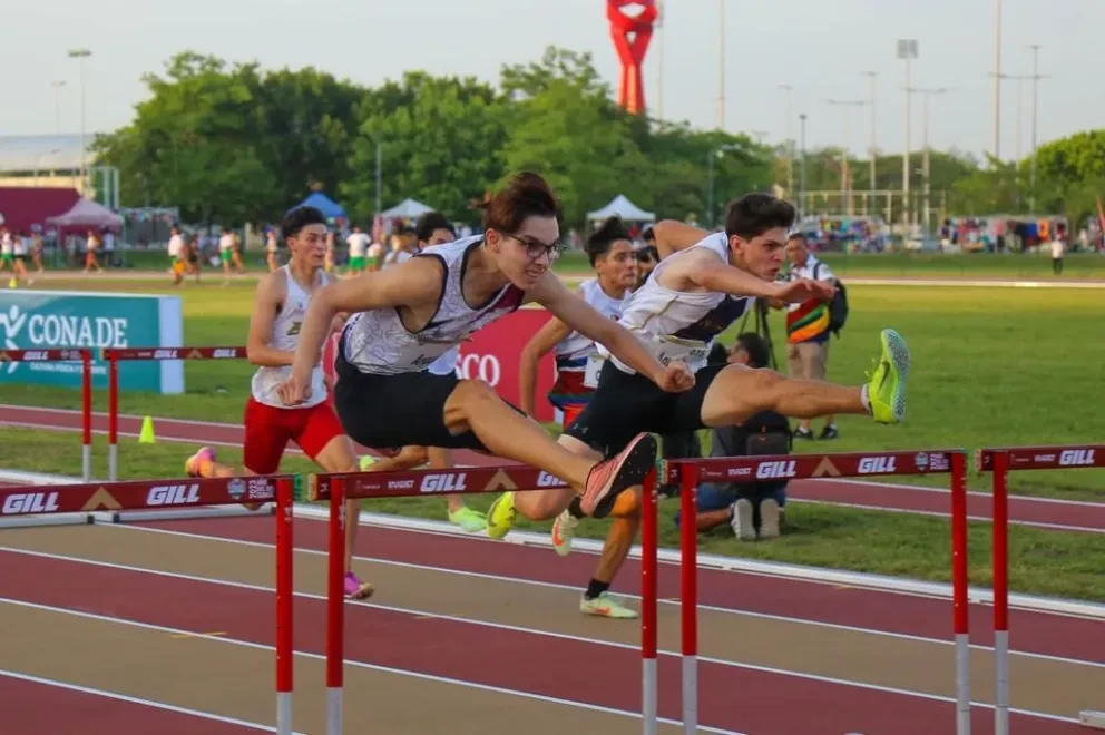 Sinaloa en el segundo día de competencia del atletismo, de los Juegos Nacionales Conade 2023, gana tres medallas de oro, una de plata y otra de bronce. ¡Felicidades!