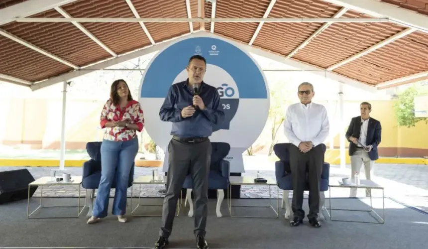 El gobernador de Querétaro, Mauricio Kuri González, anunció una inversión de 400 millones de pesos para la entrega de útiles y uniformes escolares. Foto: Cortesía