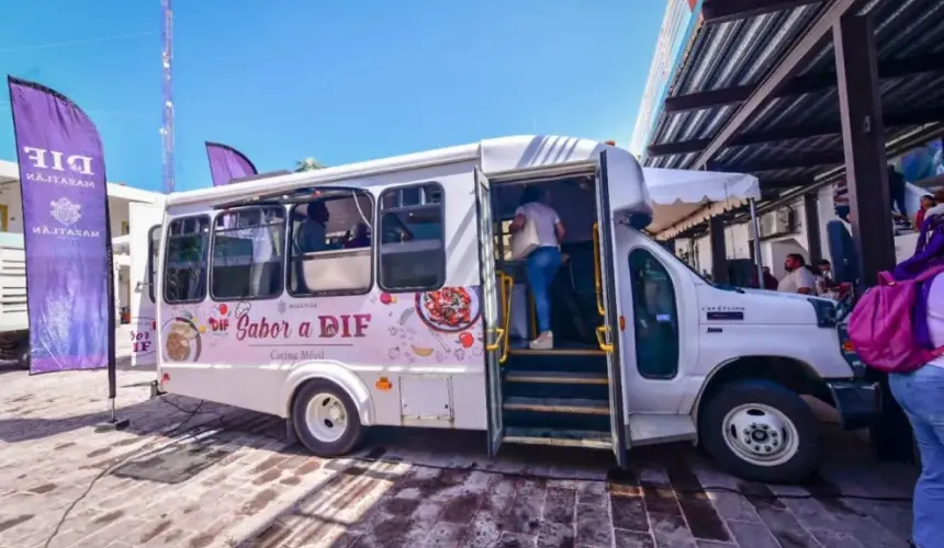 Cocina Móvil, Sabor a DIF, fue puesta en marcha este martes, en el municipio de Mazatlán. Foto: Cortesía